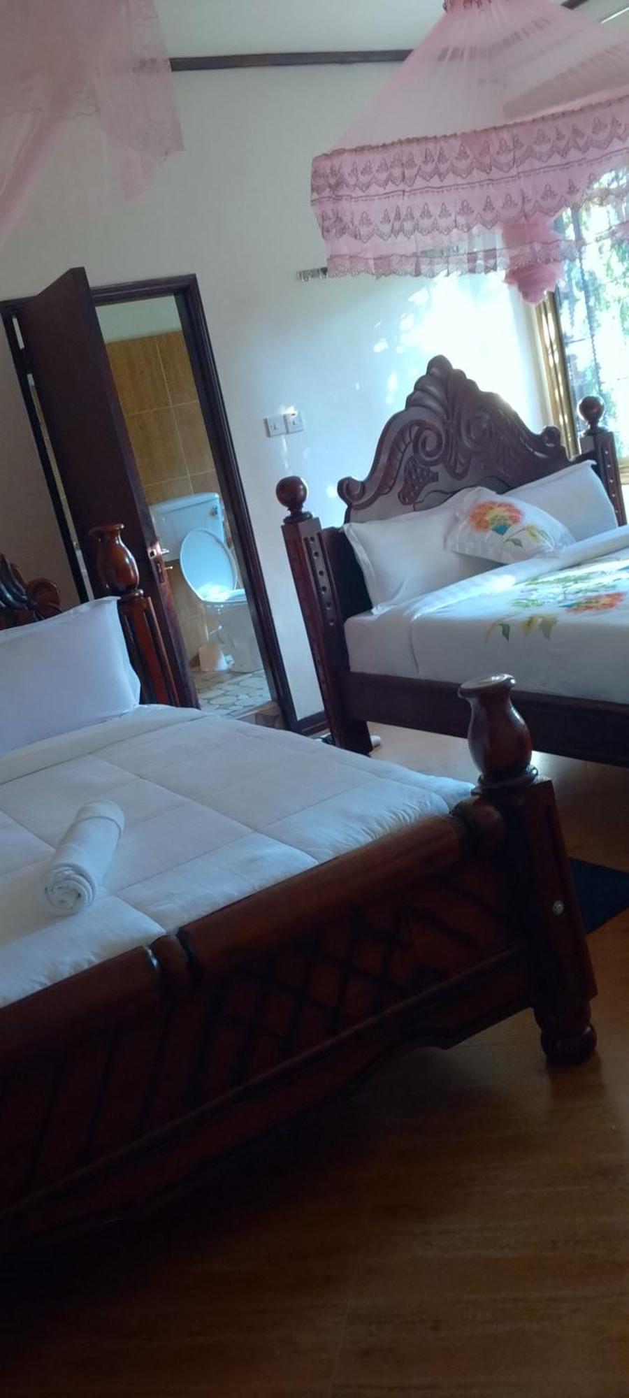 Discovery Courts Hotel 恩德培 外观 照片